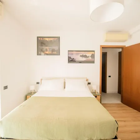 Apartment Humanitas & Forum *